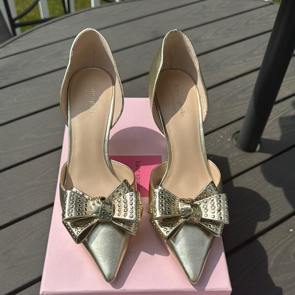 NEW Kate Spade Leather Gold Bow Stud Heels - Picture 2 of 10
